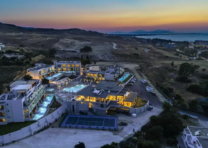 Harmony Crest & Adults Only Otel