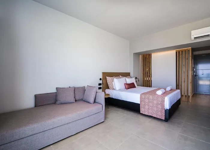 Harmony Crest & Adults Only Otel 4*