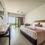 Harmony Crest & Adults Only فندق