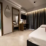 Harmony Crest & Adults Only فندق