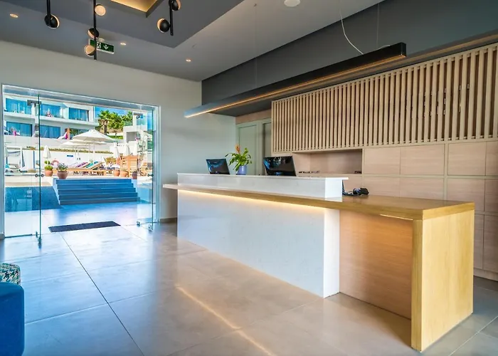 Harmony Crest & Adults Only 4*